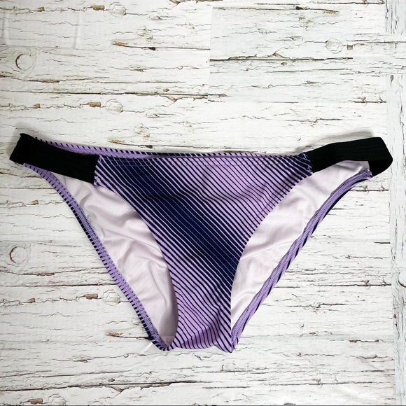 VICTORIAS SECRET Bikini - Picture 9 of 13